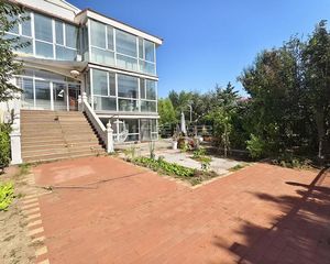 新城区海东路人和小区双拼别墅超大院子
