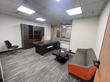 解放碑 世贸大厦 正对电梯口 318平 精装带家具 拎包办公