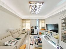 自住装修 位置好 中间楼层 大三房 诚心出售 有车位