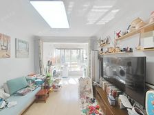 环境优美的小区,三楼一梯两户,婚房装修。位置好,轨交旁边。