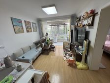 中间楼层,落地窗采光全天,位置安静,优质房源