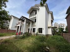 八桂绿城独栋 地势高 实用面积大 占地1亩左花园大 480