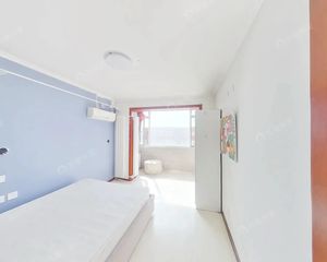 满五年,大客厅,南北通透,已完成老旧小区改造,有钥匙