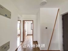 天地神通 翡翠华府电梯房 南北通透精装修 三室双卫 环境好