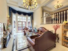 此房满五,位置安静不靠路,精装修业主保养的崭新