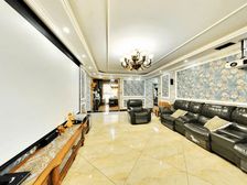 一号线,精装大三居,拎包住。