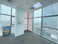 招商直租 双轨口 精装290平 7个隔间 带家具