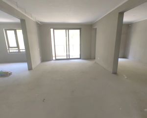 此房为次新小区,环境好,南北通,采光好,适合刚需