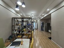 首付10多万买江北嘴轻轨精装小户型急售