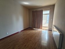 新区体育场附近,超值两居室,证齐满二,业主诚心出售