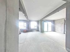 雅戈尔海晏府,139平凤凰楼层9楼,位置好中庭安静,全新毛坯