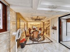 中庭东首豪装 带东南花园100多平 车库露台