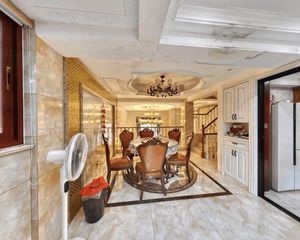 中庭东首豪装 带东南花园100多平 车库露台