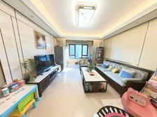 南北通透 绿地海珀云翡 4室2厅 精装修