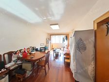 新上 精装修 两房 位置好 生活交通便利 随时可以看房