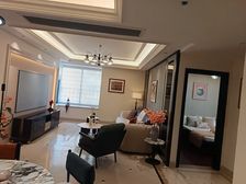 亲亲家园此房边套全亮间户型,地铁口,交通方便