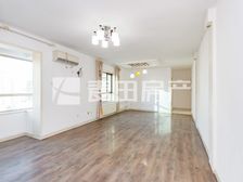 南北通透,楼下有产权车位,客厅两扇窗