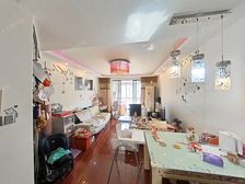 伟业新上高区两房,非顶楼,带固定车位,随时看房,可谈空间大