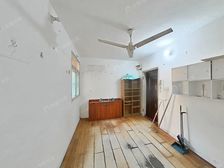 新上房源老房东价钱有惊喜,地鉄6 9 14 号线,固定车位。