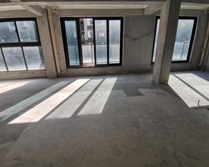 中梁壹号院5室2厅2卫南朝向370.0万元/套出售