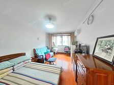 光新·石泉路经典一房,一楼有天井,出行方便,镇坪路站300米