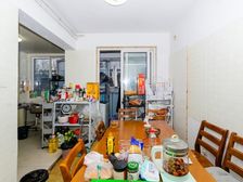 此小区是2011年动迁房小区,户型好,位置好,采光佳,诚售。