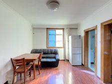 双南的户型,中间楼层,通透格局,户型正气,采光佳,欢迎品鉴。