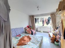 03年房龄新,中间楼层,23号线地铁口,交通便利,欢迎品鉴。