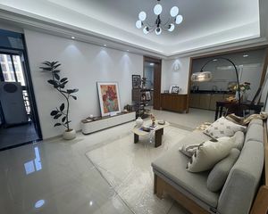 新星家园二期 园心小套72平79.8万 装修保养新新