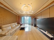 星河湾三期,业主诚意出售,带露台,有双车子,看房方便