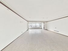 一梯一户,入户字母门,中间楼层,采光好