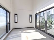 江南风联排别墅, 纯毛坯, 2车位南向庭院入户,私密安静 。