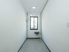 3楼中间楼层,原装电梯房,朝南一室一厅,随时看房,环宇城旁