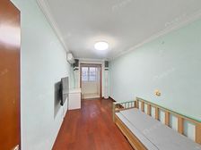 新出香楠小区 精装修双南房弄 利率2.6 车位免费 停车低