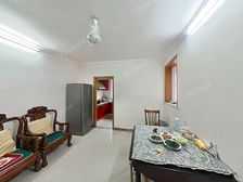 双南双天井,带18平院子,前面无遮挡