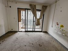 朝南 装修好 正规商品房 商圈成熟 有电梯 刚需小三居