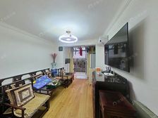 小区中间,一年内精装,西边套全明,带院子阳光房