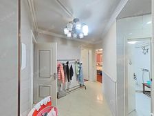 龙举之势,两家公司在此房从微末到崛起