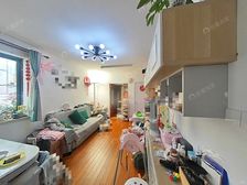 潍坊九村,自住装修,厅里有窗,小区花园位置,不靠路