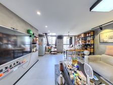 房屋装修精致而且都是全智能装修,保养很好,自住