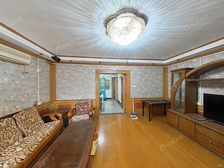 静安区,一梯书包房,西边套,好楼层,房东诚心有钥匙