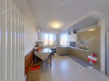 南二环边,蒲黄榆二里,南北向三居,现是两居一客厅,满五年一套