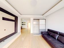 地段好,位置好,不靠马路,精装三房 诚心出售