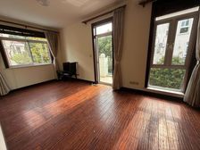 境外业主,特地回来处理房产事宜,西郊单价10万不到的别墅。