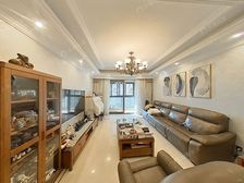 半马苏河阔绰三居,中芯花园位,春樱秋杏皆成窗景