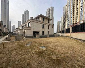 直降50个急售,新出联排东端自带电梯井车库,200平大花园