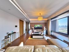 房子现代风装修,自住保养好,西边套视野开阔,风景好