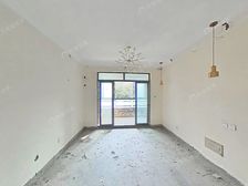 D铁口200米,毛坯两房,稀有户型,自由装修空间大