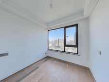 全新精装交付未入住,楼层好,视野开阔全亮间,边套