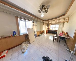 双兴南区大一居室出售,价格好谈